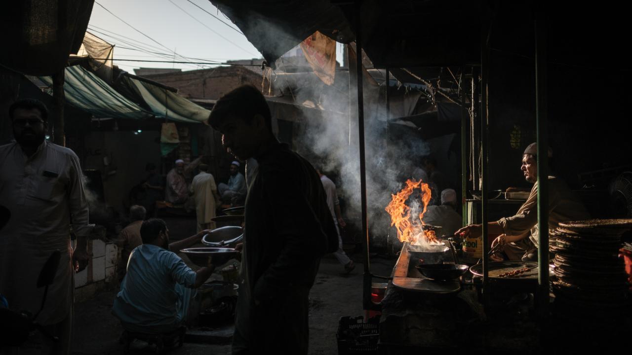Qissa Khawani pazarında alışveriş