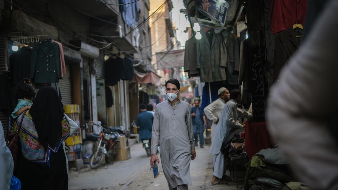 Qissa Khawani pazarında alışveriş