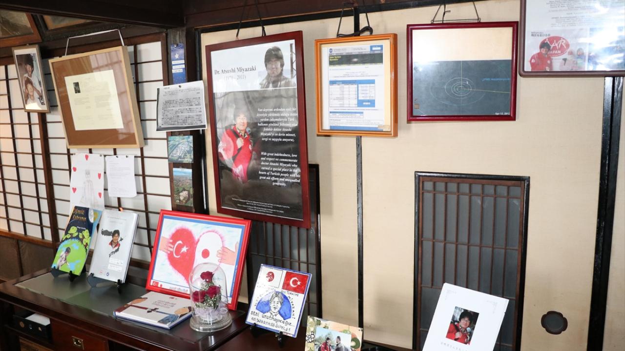 Cumhurbaşkanı Erdoğan`ın gönderdiği taziye mesajı duvarında asılı duruyor