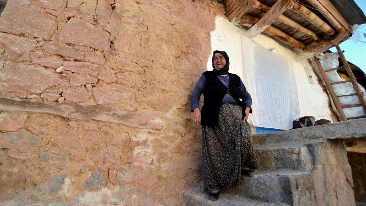 "64 yaşındayım, evsiz, mülksüz kaldım"