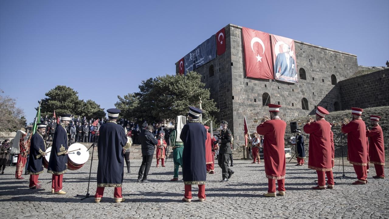 Şehitler için fidan dikildi