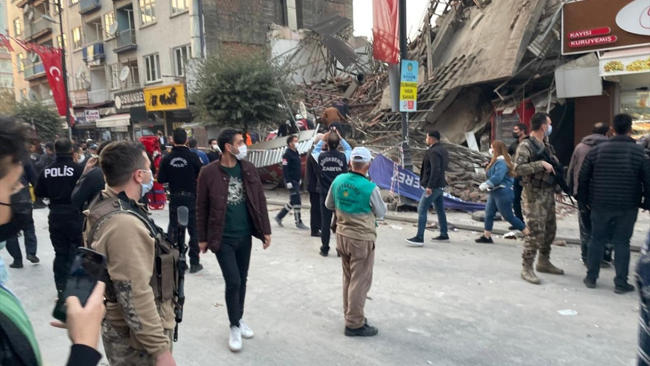 13 kişi yaralı kurtarıldı