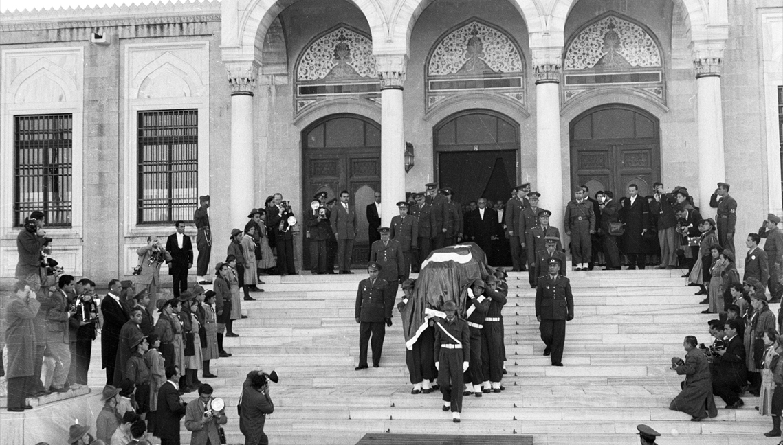 Dolmabahçe Sarayı`nda tören düzenledi