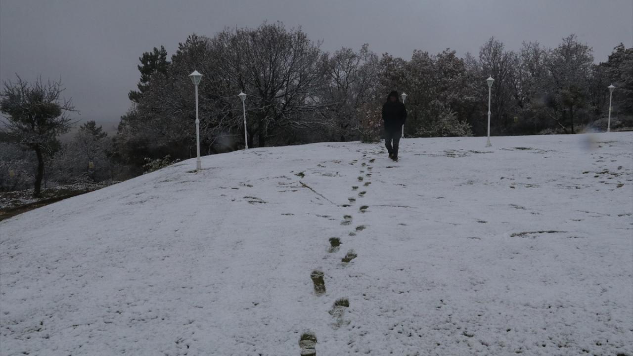 Yozgat`a mevsimin ilk karı yağdı