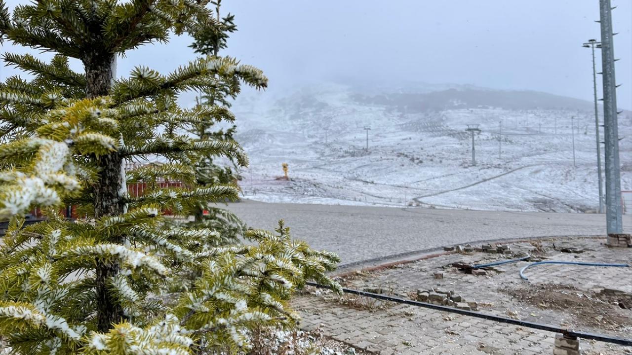 Sivas beyaza büründü