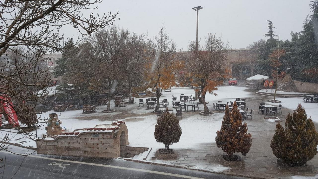Aksaray`a mevsimin ilk karı yağdı