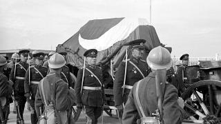 Bir ulus kahramanını sonsuzluğa gözyaşlarıyla böyle uğurladı