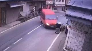 Rize'de kaza can aldı: Mahalleli tepki için cenaze namazını yolda kıldı