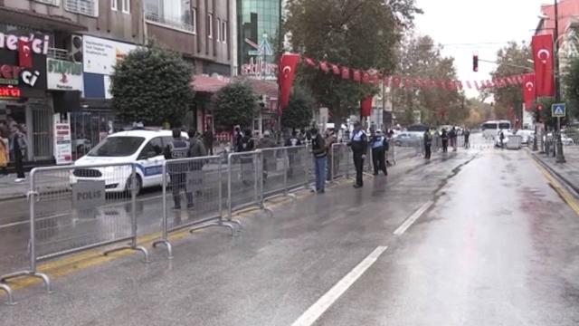 Çöken binanın bulunduğu cadde trafiğe açıldı