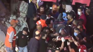 Çöken binanın enkazından kurtarılma anı kamerada