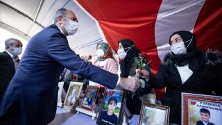 Bakan Gül, Diyarbakır annelerini ziyaret etti