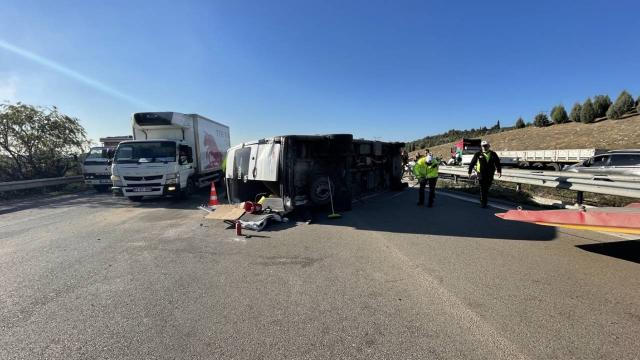 Minibüs ile otomobil çarpıştı: 6 yaralı