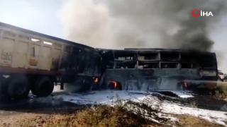 Hindistan'da otobüsle kamyon çarpıştı: 11 ölü
