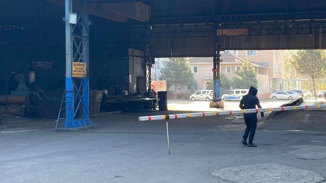 Demirlerin altında kalan işçi hayatını kaybetti