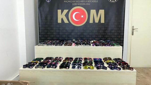 İzmirde kaçakçılık operasyonu: 4 gözaltı