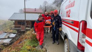 Kurtarma çalışmasına katılan jandarma aracı uçuruma yuvarlandı