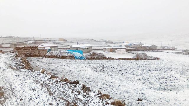 Karsın yüksek kesimleri beyaza büründü