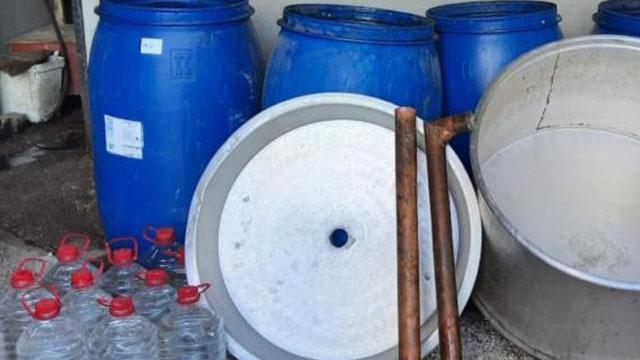 Adanada 4 bin 150 litre sahte içki ele geçirildi