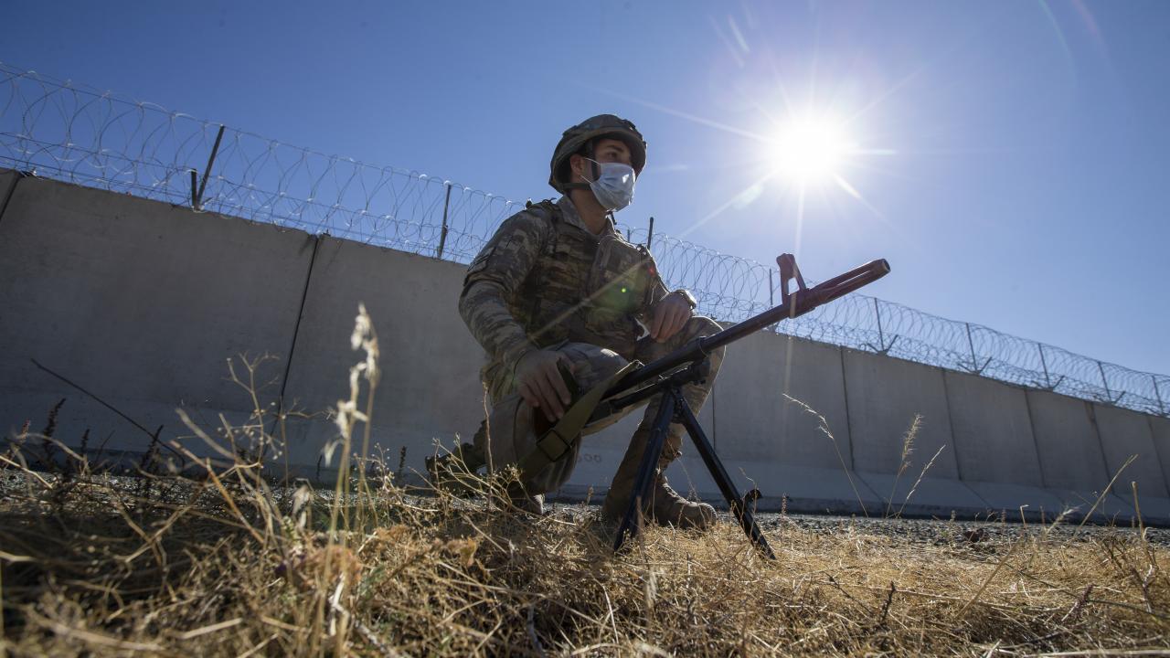 Düzensiz göçmenler yurda girmeden yakalanıyor