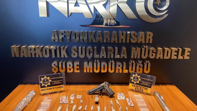 Sokak satıcılarına operasyon: 4 gözaltı