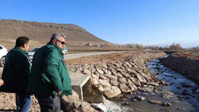 DSİ Erzurum 8. Bölge Müdürü Yavuz, Pasinlerde baraj inşaatlarını inceledi
