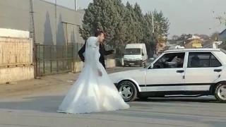 Gelin ve damat istedi, sürücü drift attı