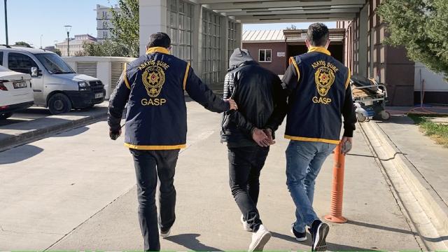Adıyamanda markete giren silahlı soyguncu yakalandı