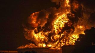 Endonezya'da petrol rafinerisinde yangın