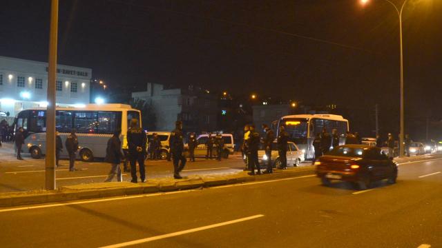 Kavgaya karışan kişi otomobilini çevredekilerin üzerine sürdü: 6 yaralı