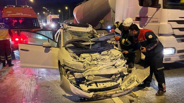 Otomobil tıra arkadan çarptı: 1 ölü, 1 yaralı