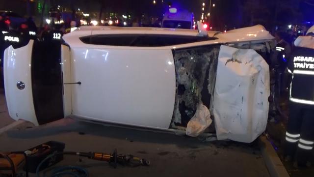 Yaralılara yardım için koşarken başka bir aracın altında kaldı