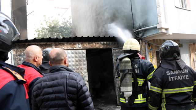 Samsunda bir depoda yangın çıktı