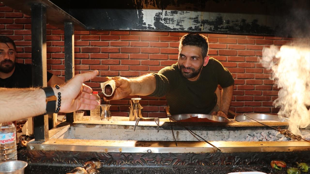 "Diyarbakır`a ayağının tozuyla ciğer yemeğe geliyorlar"