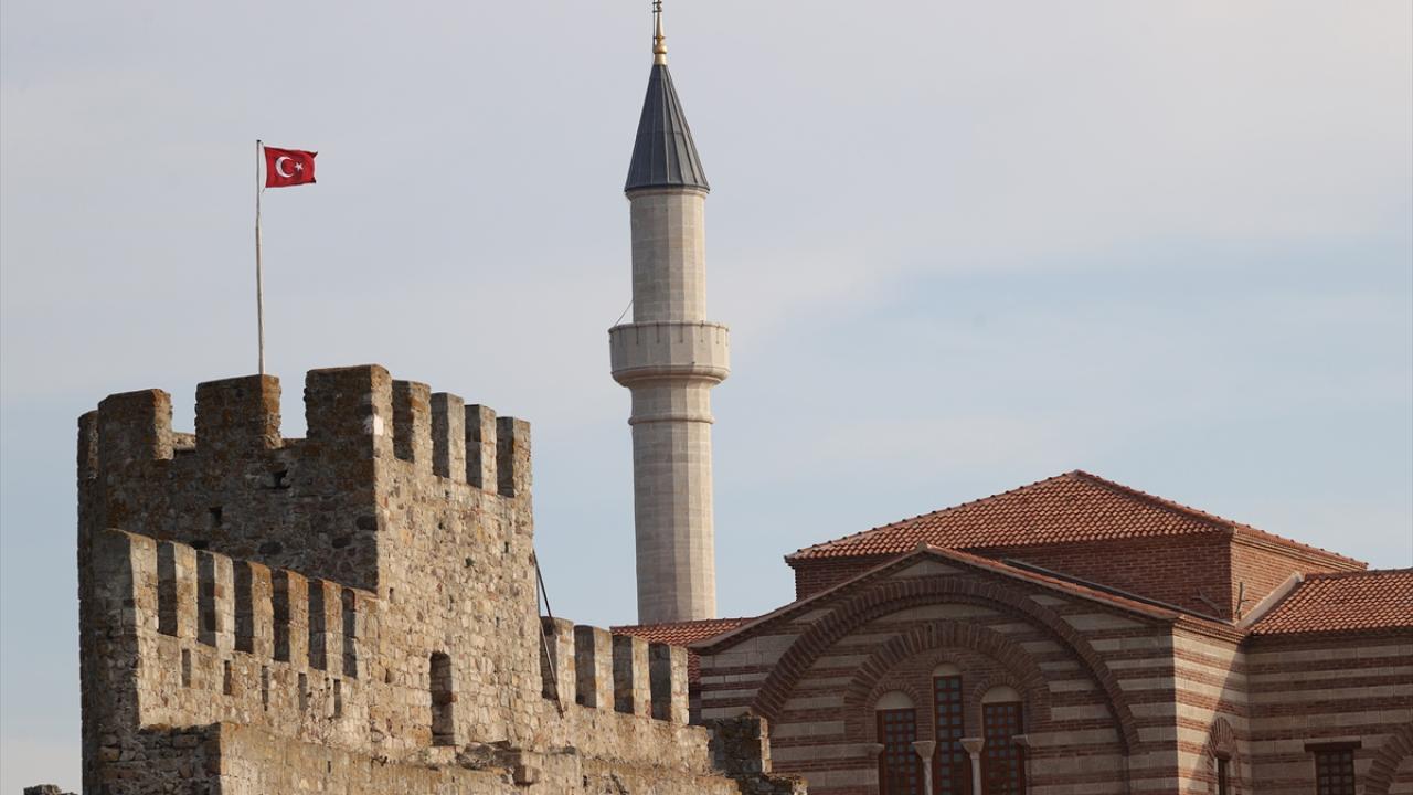 Kalem işleri tamamlandı, zeminine halı serildi