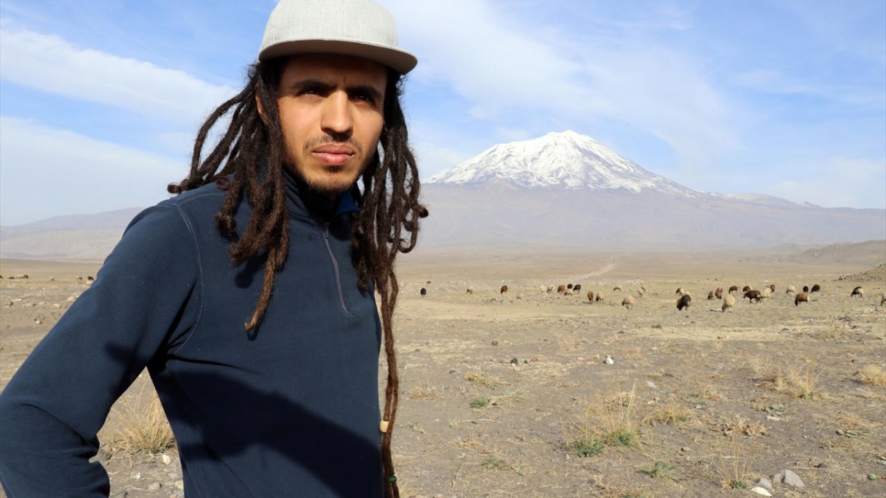 Belgeseli çeşitli platformlarda yayınlayacak