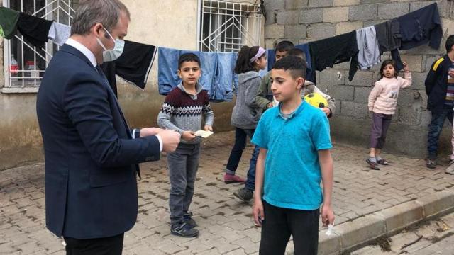 Hizan Kaymakamı Yelek, gazi ailesine taziye ziyaretinde bulundu