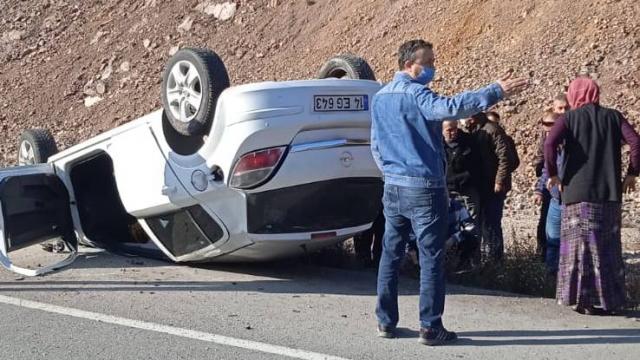 Takla atan otomobilin sürücüsü yaralandı