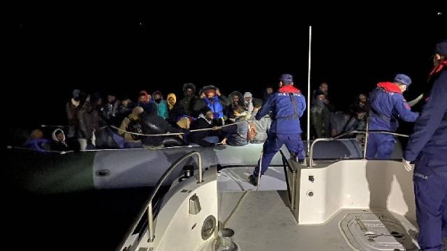 İzmir ve Aydın açıklarında 308 düzensiz göçmen kurtarıldı