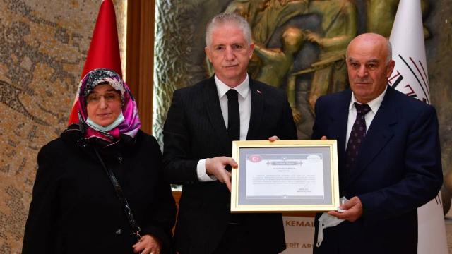 Gaziantepte emekli çift birikimlerini eğitim için bağışladı