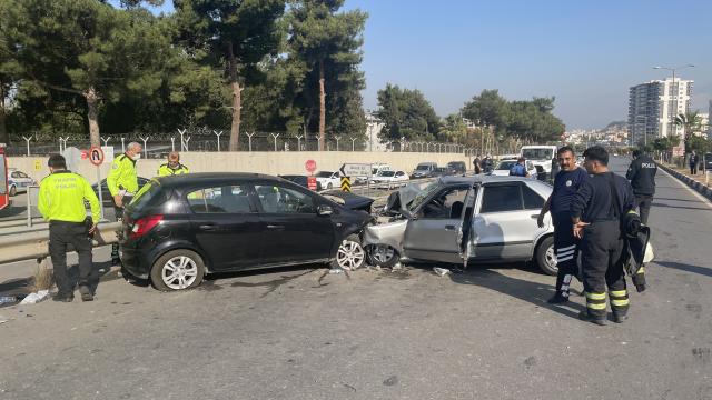 Hatayda 4 otomobilin karıştığı kazada 7 kişi yaralandı