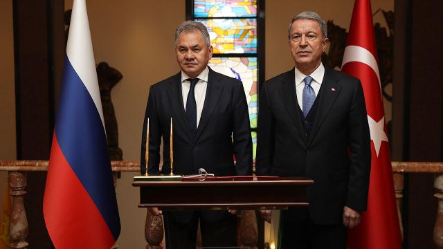 Bakan Akar, Rus mevkidaşı ile görüştü