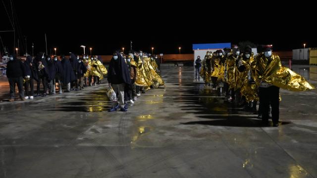 Kanarya Adalarında göçmenleri taşıyan tekne devrildi: 2 kişi öldü