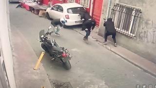 İstanbul’da silahlı çatışma: Siper alıp kurşun yağdırdılar