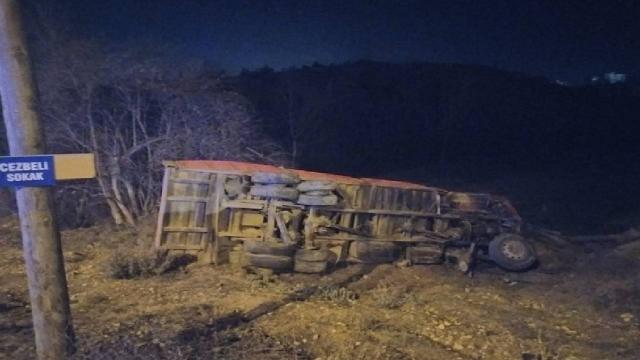 Freni boşalan kamyondan atlayan sürücü hayatını kaybetti
