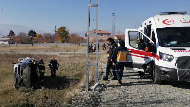 Kaçırdıkları otomobille kaza yapan 4 çocuk yaralandı