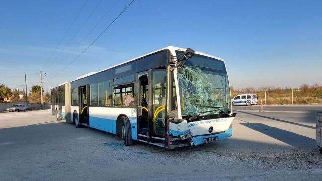 Konyada belediye otobüsü kaza yaptı: 5 yaralı