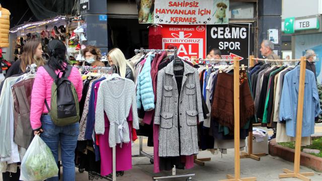Sinopta sokak hayvanları yararına kermes açıldı