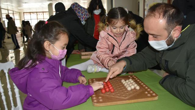 Boyabatta zeka geliştirici ahşap akıl oyunları sergisi açıldı