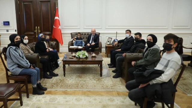 Bakan Soylu, şehit Ahmet Budakın ailesi ile görüştü