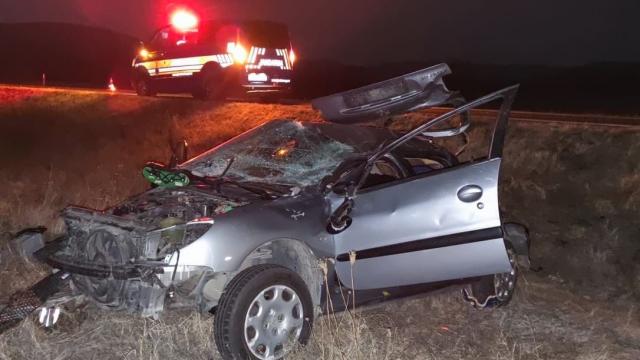 Eskişehirde devrilen otomobilin sürücüsü öldü